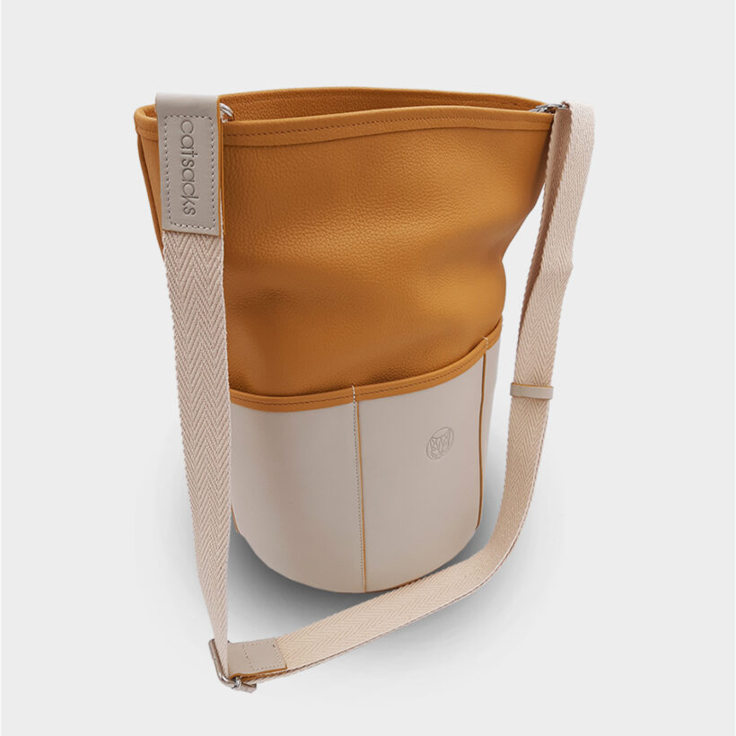 Bolso de piel ocre y crudo ONA